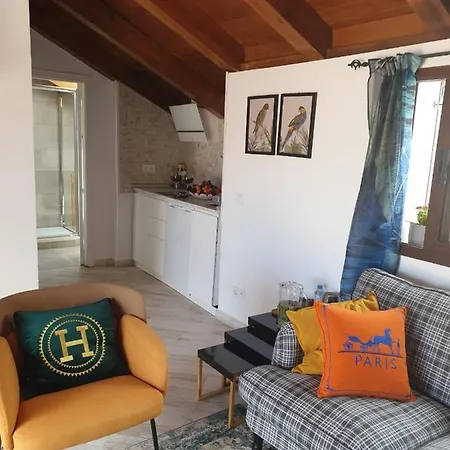Castillo Apartment *